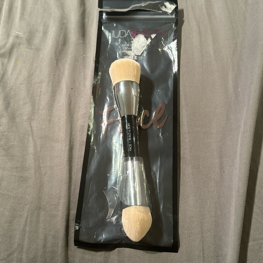 Huda beauty foundation brush.